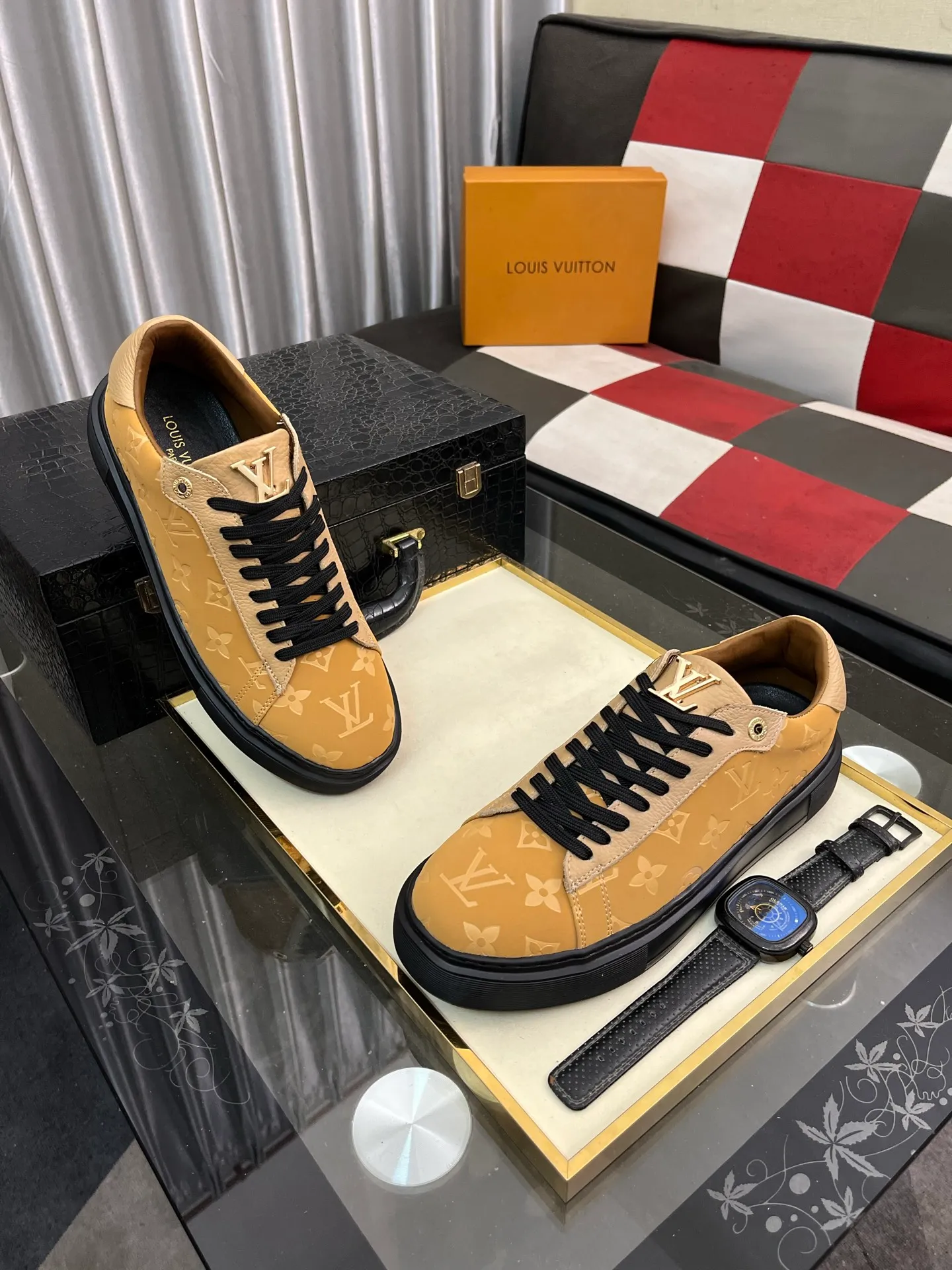 Men's shoes 💰440⌚️⌚️《LV》latest men's casual shoes, genuine leather lining, rubber wear-resistant outsole, fine lines and beautiful strips, not too much decoration, European and American style, comfortable and high-end, code number: 38 to 44 45 can be customized, 3️⃣colors are available